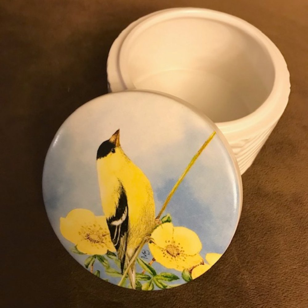 Hallmark Trinket Box Marjolein Bastin GOLDFINCH 3.5” Diameter, 2.25" Tall